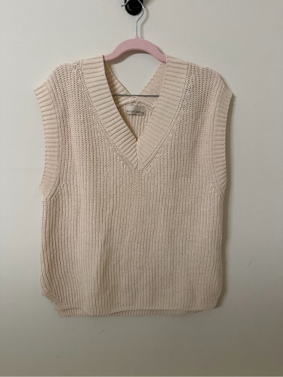 BE COOL Sweaters - BE COOL Cream V-Neck Sleeveless Knit Vest